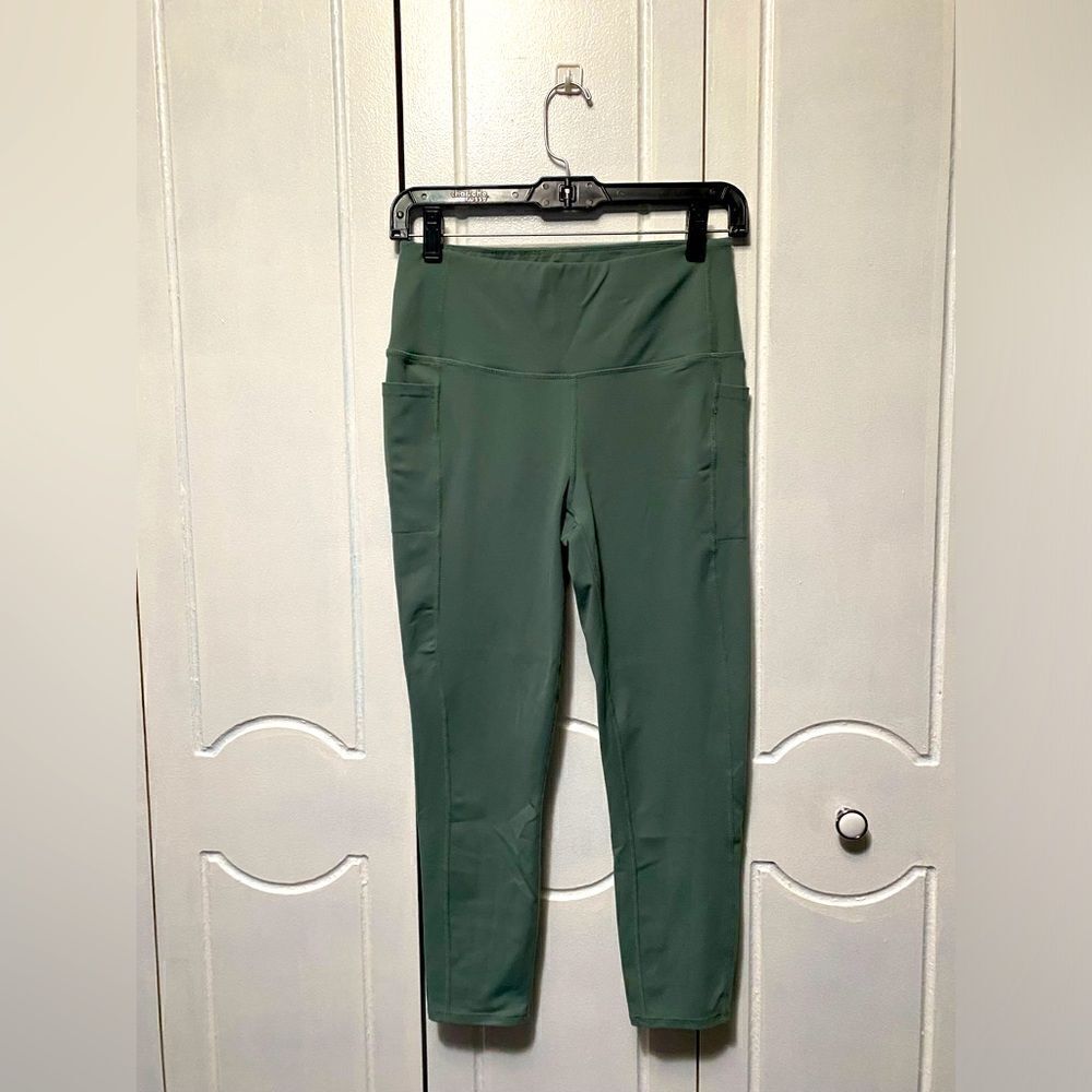 Skechers 3/4 Length Leggings • olive green • medium
